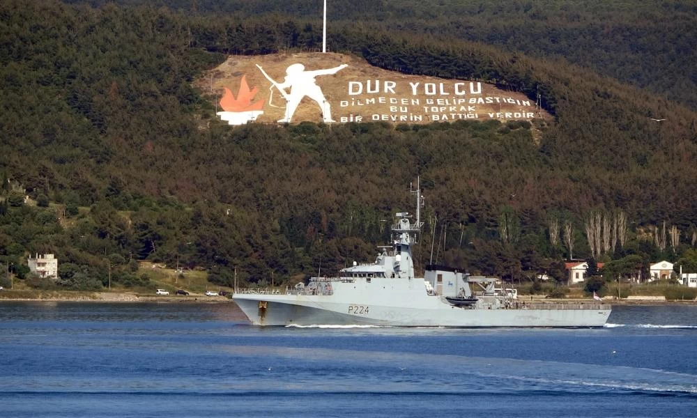 Βρετανικό πολεμικό πέρασε τα Δαρδανέλλια-Πλέει στο Αιγαίο